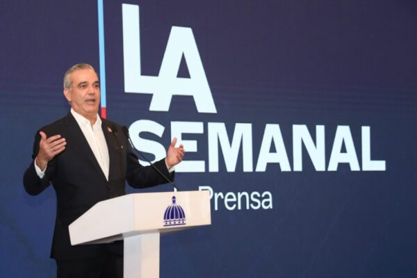 Abinader desafía a Fernández: “En 12 años no hizo ni un kilómetro de obra como el monorriel”