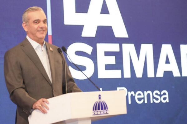 Presidente Abinader reitera llamado al PLD y a Fuerza del Pueblo a unirse al pacto nacional contra la inmigración ilegal