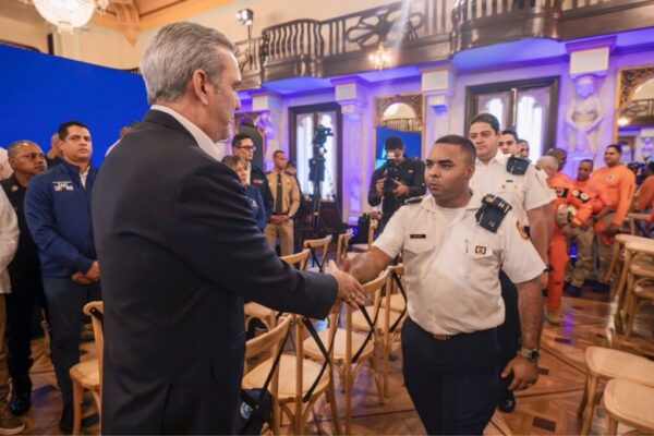 Presidente Abinader reconoce a 565 rescatistas por labor en tragedia del Jet Set