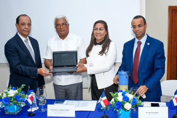 Bienes Nacionales entrega equipos tecnológicos a gobernaciones