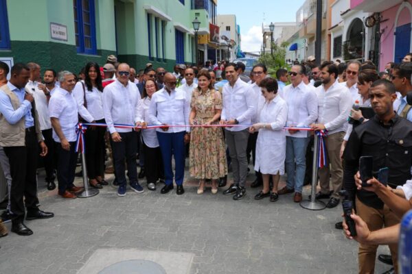 La vice Peña inaugura obras de revalorización en el Centro Histórico de Santiago
