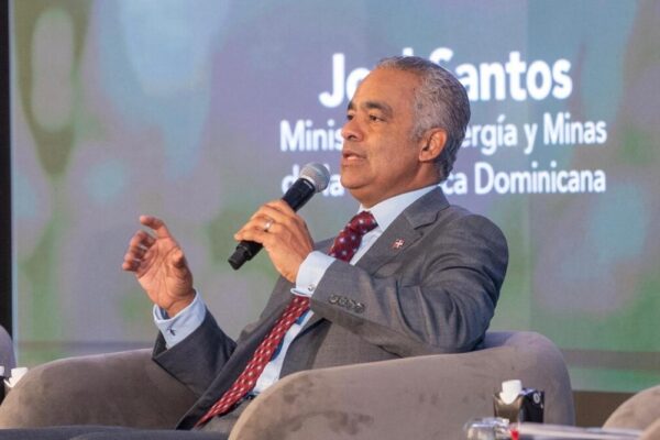 Ministro Joel Santos: “El 64 % de proyectos de energía renovable en RD es respaldado por sector financiero”