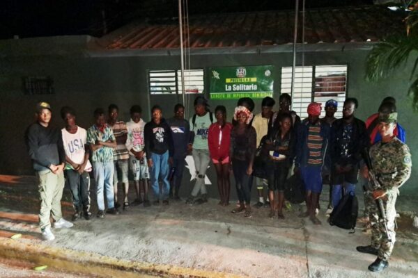Interceptan 29 haitianos indocumentados que intentaban evadir puestos de chequeo militar
