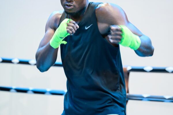 Cristian Pinales debutará en el boxeo profesional;será en cartelera que estelarizará “Meneito” Jiménez