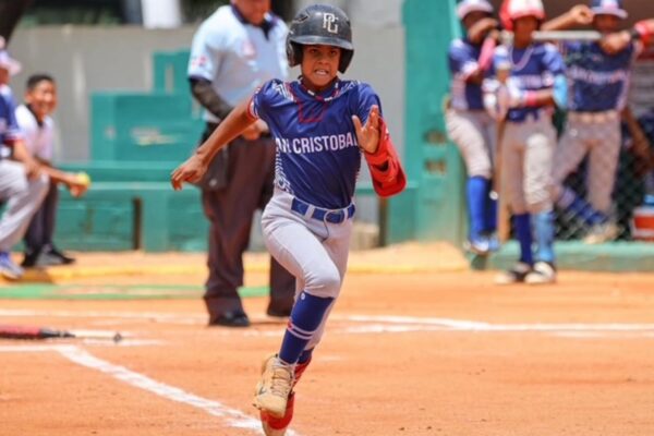 La Romana, Santiago, Valverde y Santo Domingo debutan con victorias en el Nacional U12 de Fedom.
