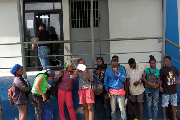 Ejército detiene 20 indocumentados durante vigilancia nocturna con drones en Dajabón